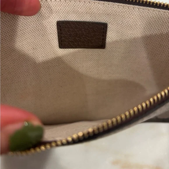 Authentic Gucci Wrislet - Picture 3 of 4
